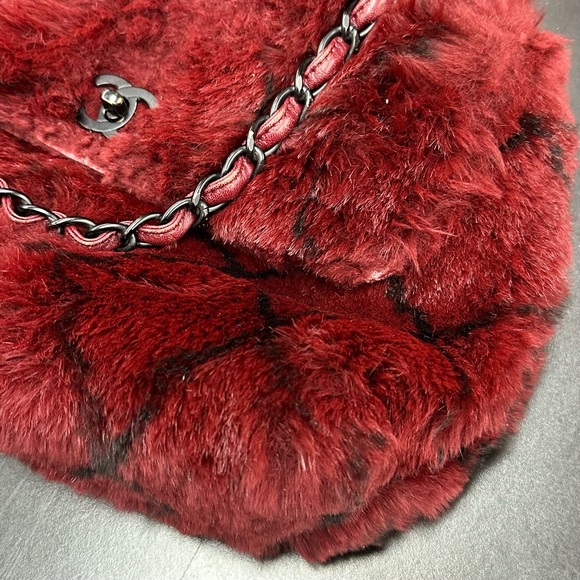 Chanel Rare Black Burgundy Fur Diamond Quilted Classic Flap Bag - Picture 4 of 9